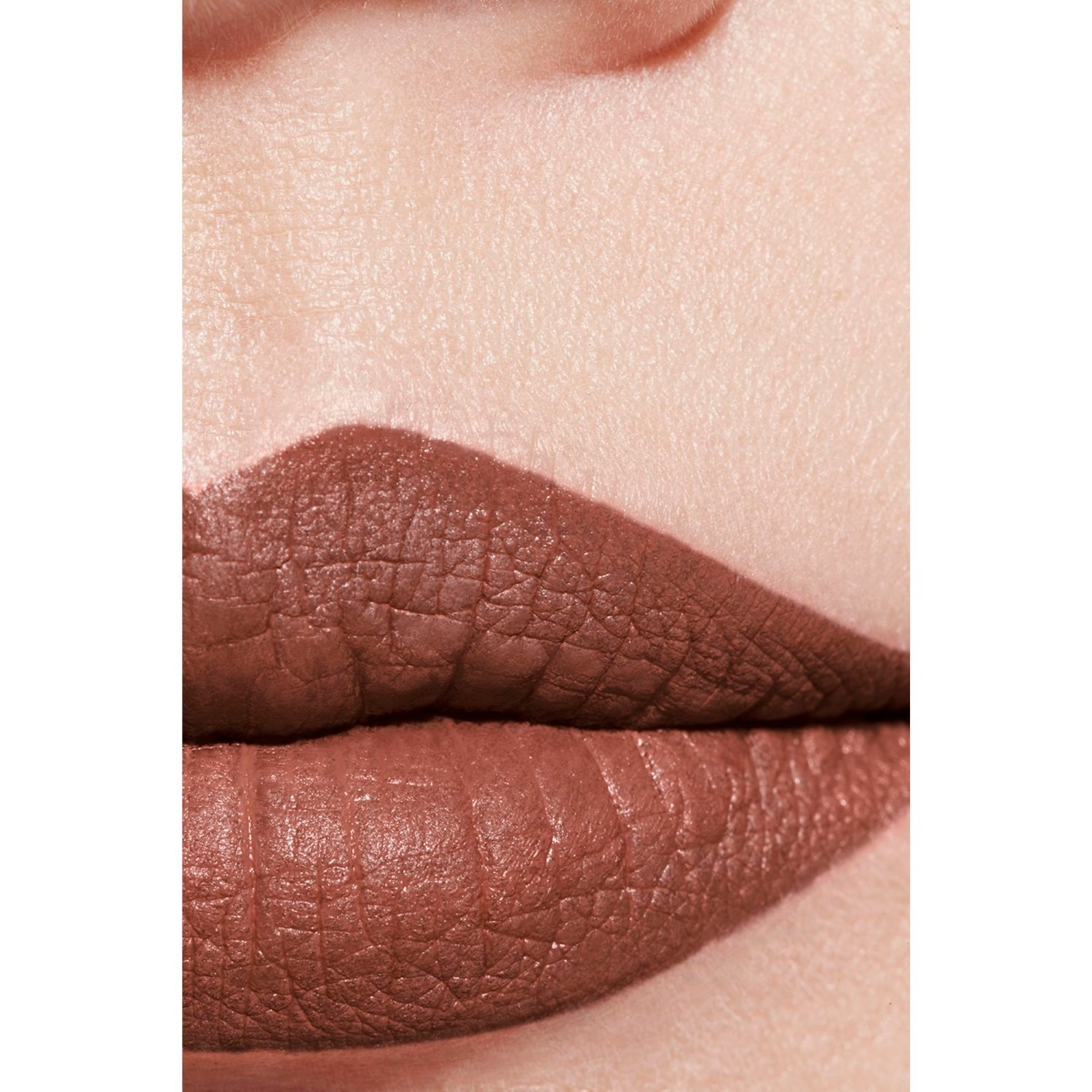 EDICIÓN LIMITADA  LA BARRA DE LABIOS ATERCIOPELADA LUMINOSA